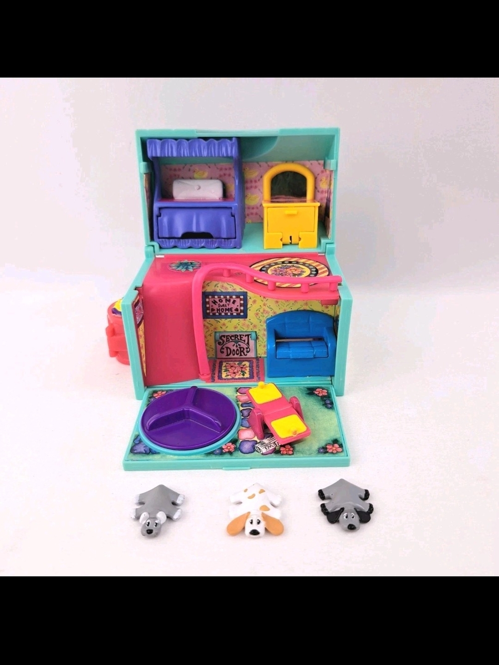 Vintage Mini Playset with Pink, Turquoise & Purple Pet Accessories